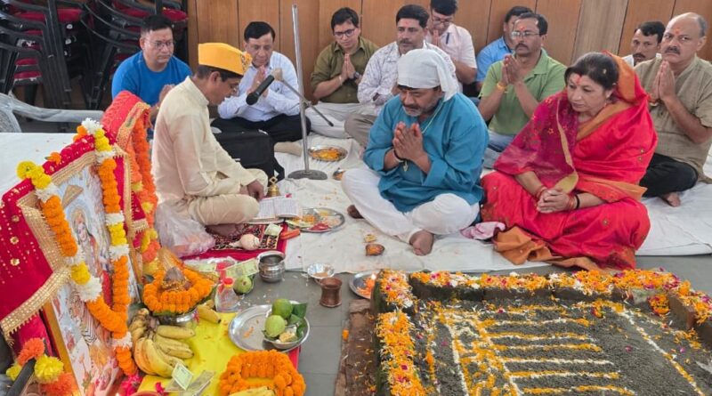 उत्तरांचल प्रेस क्लब में नवमी पर कन्या जिमाई व हवन, पत्रकारों व प्रदेश की सुख-समृद्धि की की गई कामना