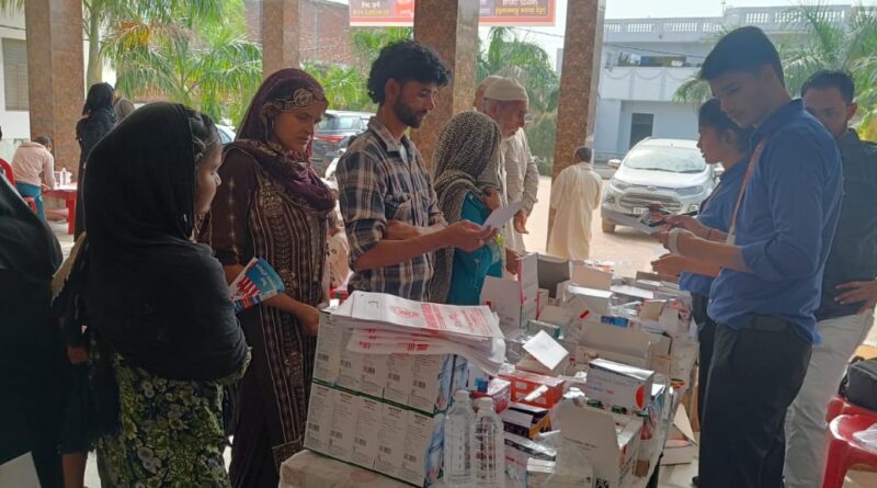 भूकंपुर गांव लंढौरा में इन्दिरेश  अस्पताल का निःशुल्क स्वास्थ्य शिविर