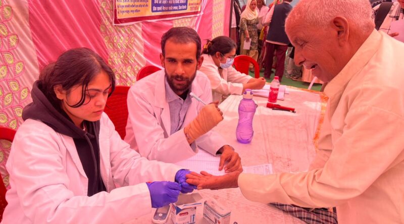 श्री महंत इन्दिरेश अस्पताल ने नजीबाबाद में लगाया निःशुल्क शिविर