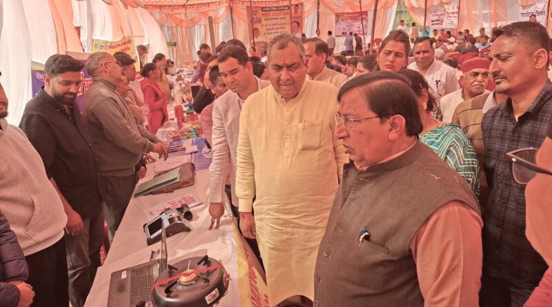 सरकार आपके द्वारः सांसद आदर्श ग्राम हरियावाला में सांसद नरेश बंसल ने सुनी जन समस्याएं