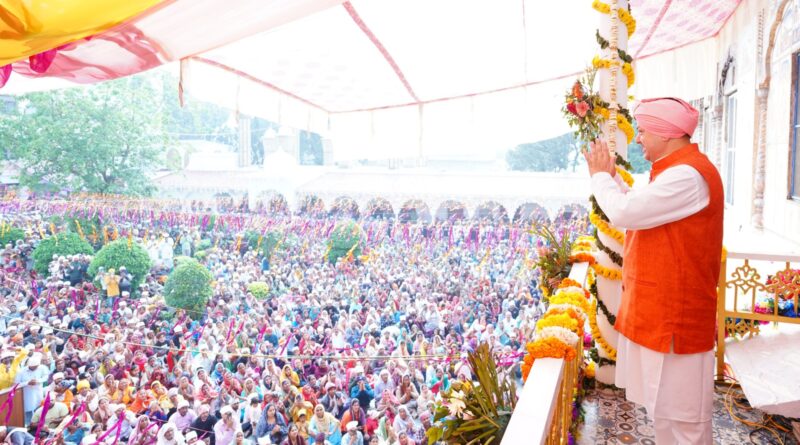 श्री दरबार साहिब में गुरु मंत्र पाकर धन्य धन्य हुई गुरु की प्यारी संगतें