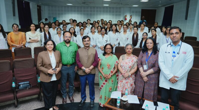 महिला चिकित्सकों के सशक्तिकरण की नई पहल, एसजीआरआर मेडिकल कॉलेज में आयोजित हुआ CAR मॉड्यूल महिला चिकित्सकों के सशक्तिकरण की नई पहल, एसजीआरआर मेडिकल कॉलेज में आयोजित हुआ CAR मॉड्यूल