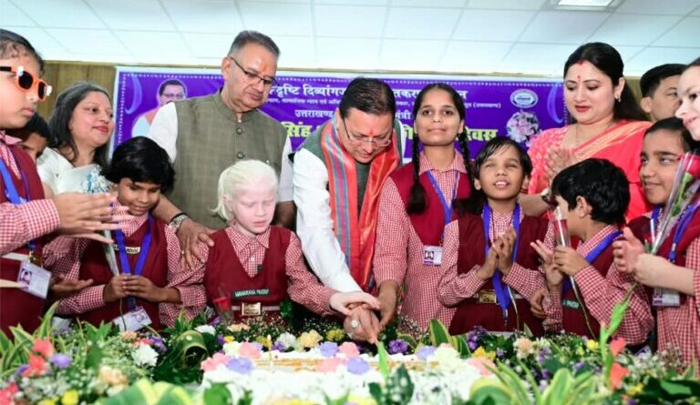 जन्मदिन पर दिव्यांग बच्चों के बीच पहुंचे सीएम धामी, केक काटकर साझा कीं खुशियां