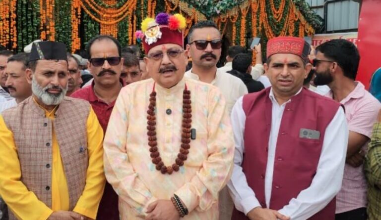 धर्मस्व मंत्री सतपाल महाराज पहुंचे सिरमौर के शिलाई, पश्मी गांव
